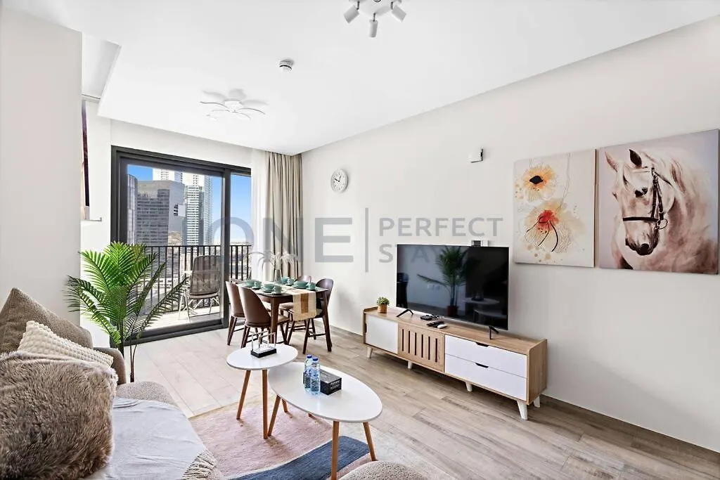 1Br Stunning Views In Business Bay With Pool & Gym Apartment Dubai