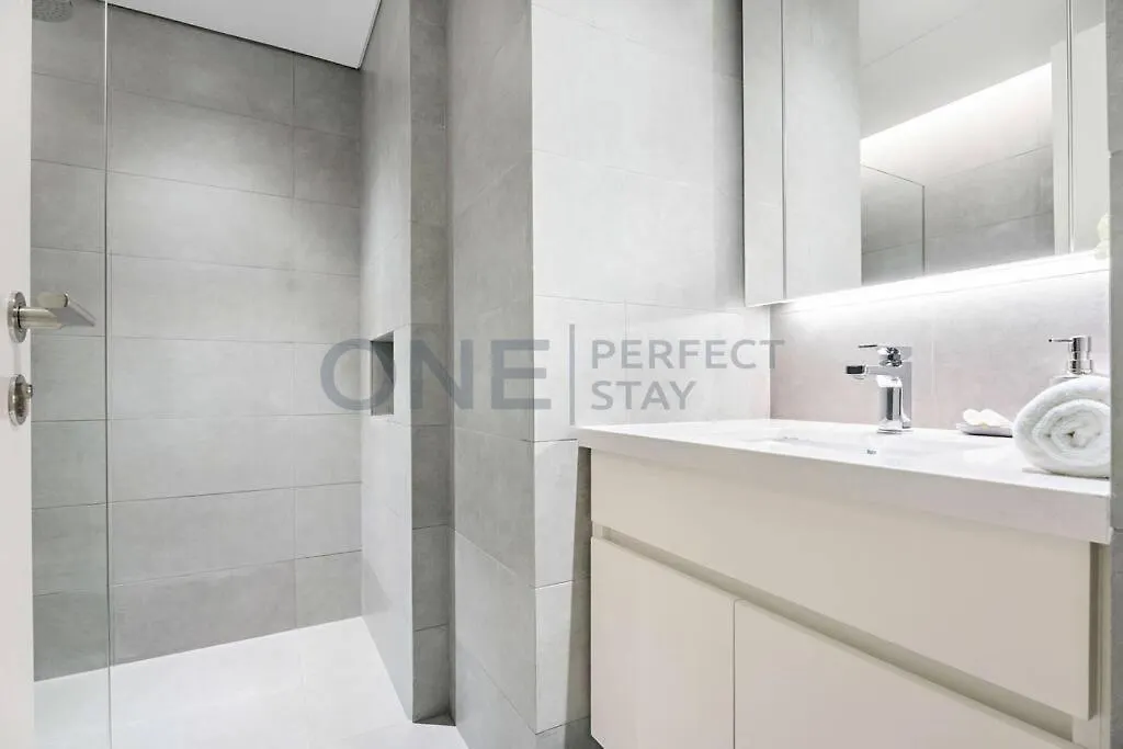 1Br Stunning Views In Business Bay With Pool & Gym Apartment Dubai